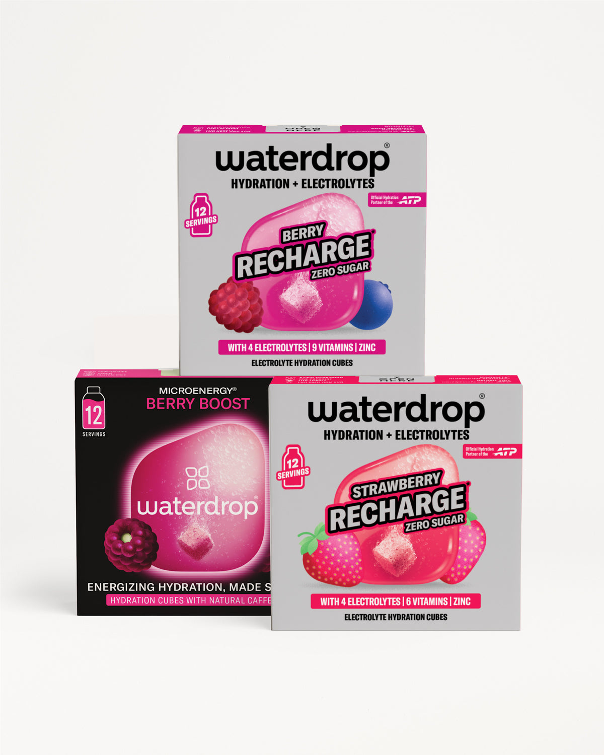 Három waterdrop doboz: Berry Recharge cukormentes, Strawberry Recharge cukormentes és Microenergy Berry Boost, dobozonként 12 adaggal, fehér háttéren elrendezve.