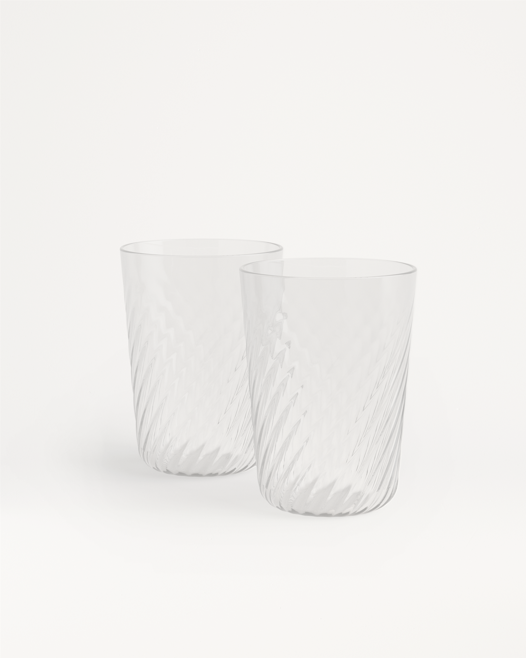 Két átlátszó, hullámos mintájú üvegpohár, egyenként 330 ml űrtartalommal, fehér háttér előtt.