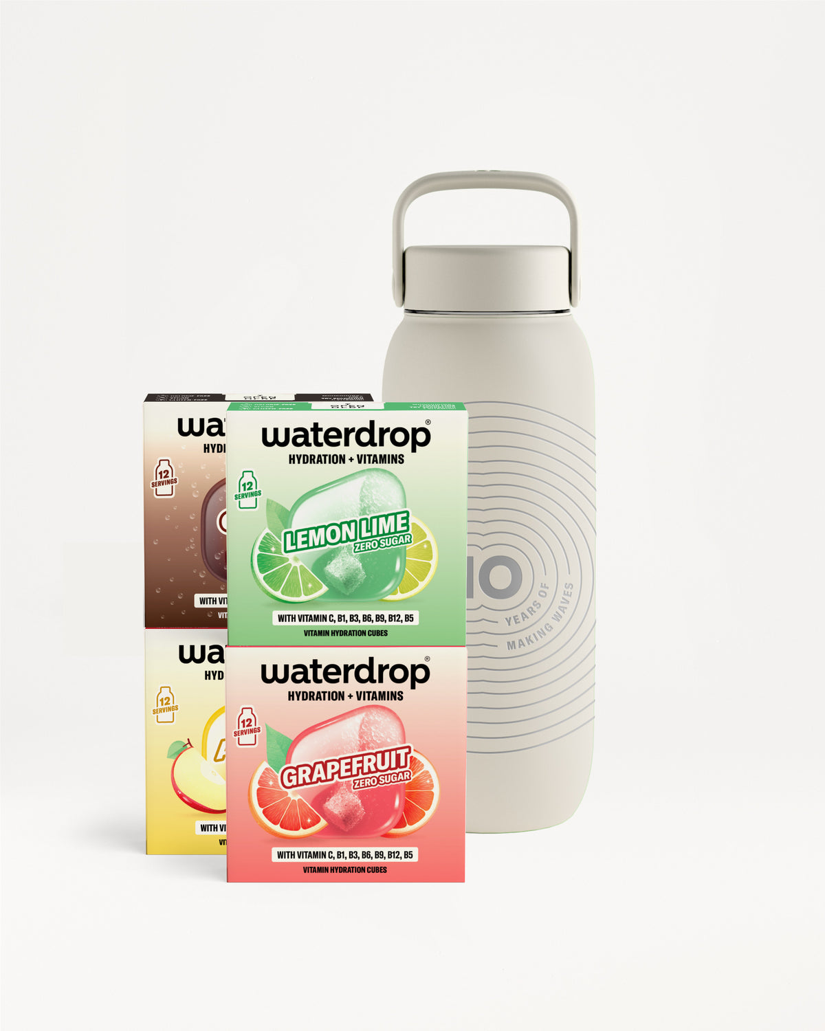 Három Waterdrop hidratáló és vitamint tartalmazó csomag világos szürke üveg mellett.