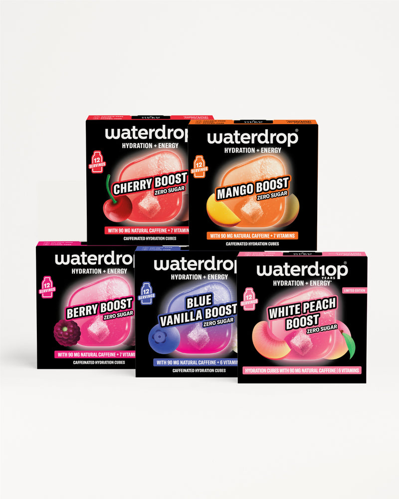 Fehér hátterű, egymásra helyezett Waterdrop hidratáló energia ízű dobozok.